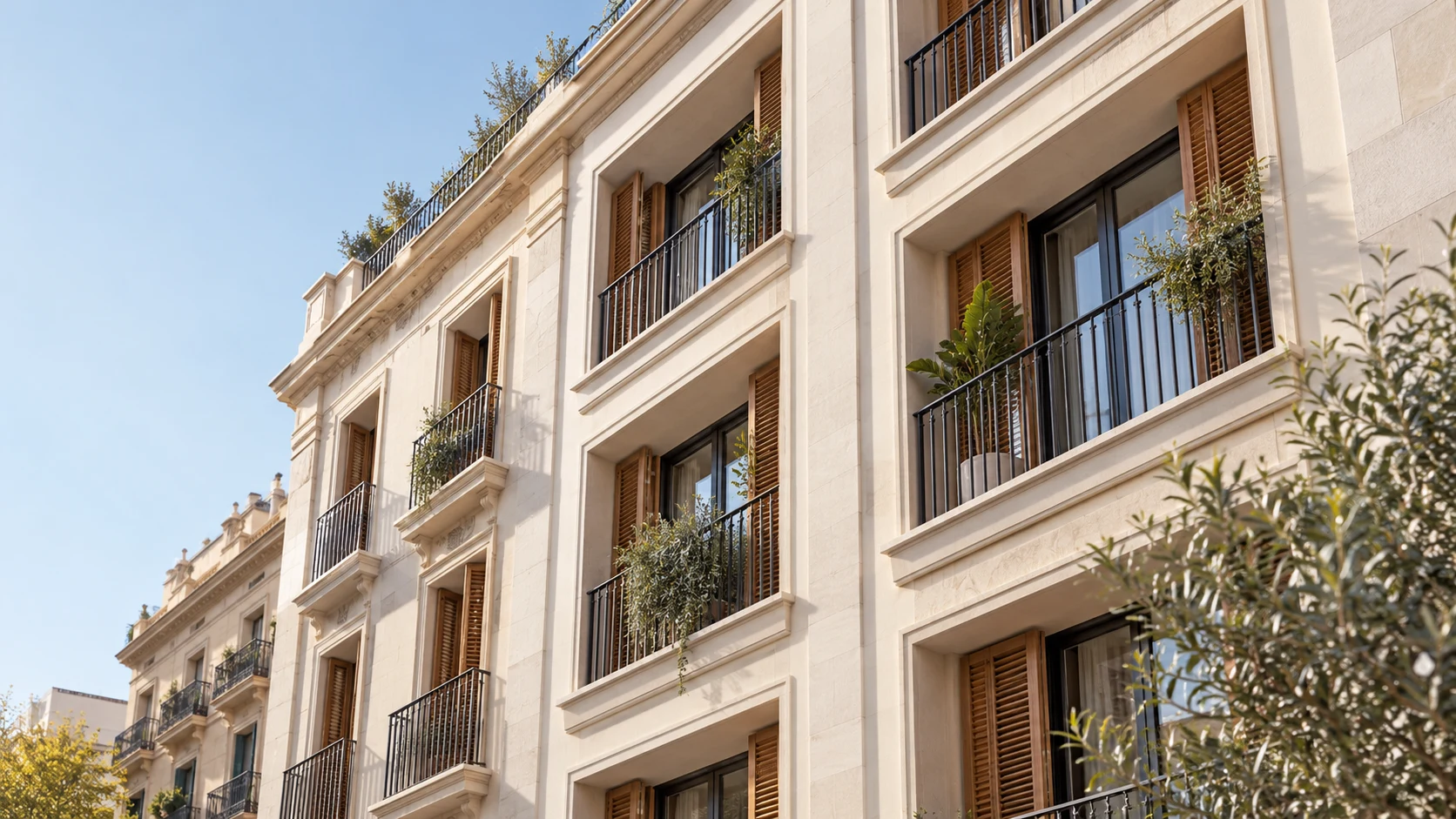 Visualización arquitectónica de una fachada residencial renovada con balcones y acabados claros